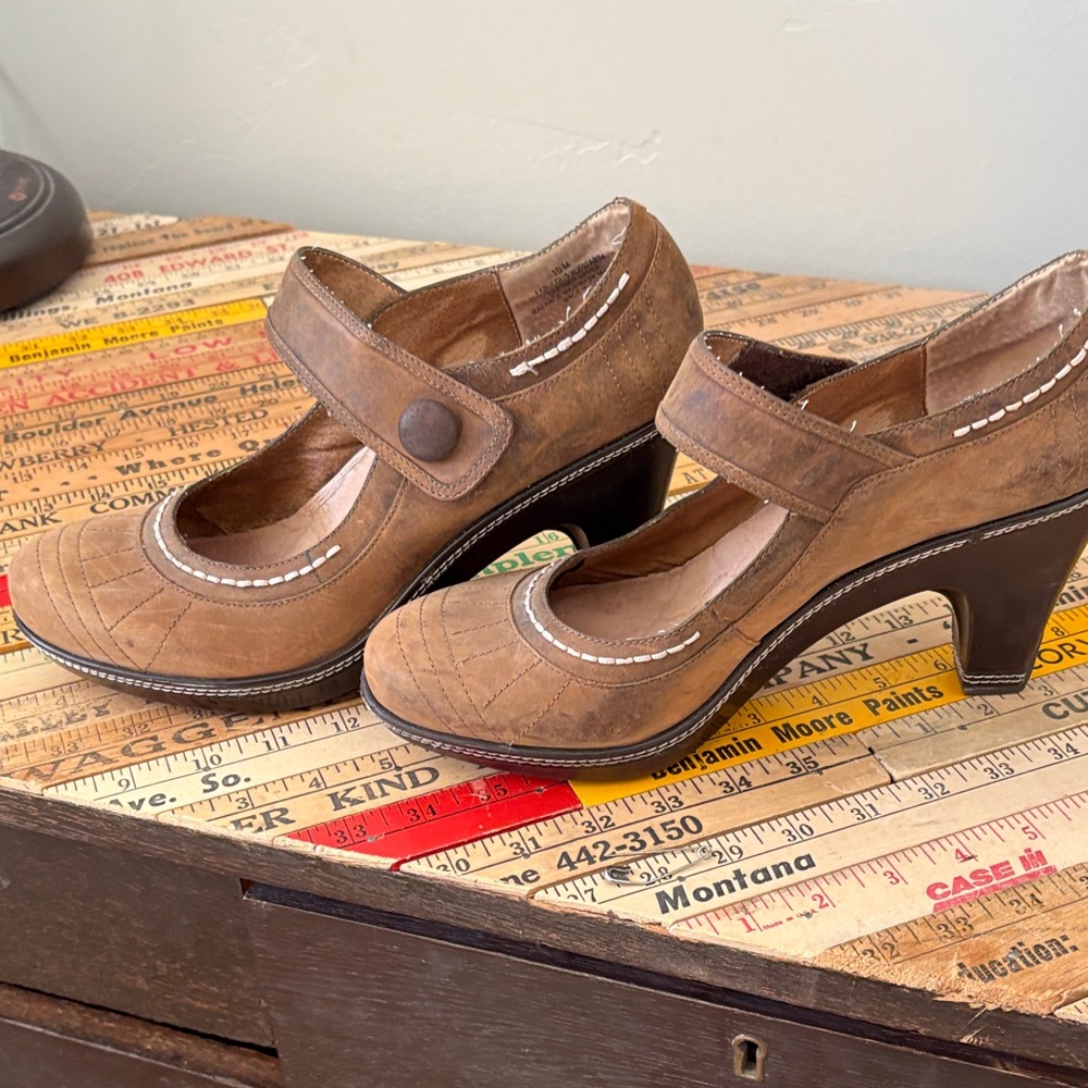J-41 Mary Jane Women's Shoes - Picture 5 of 9
